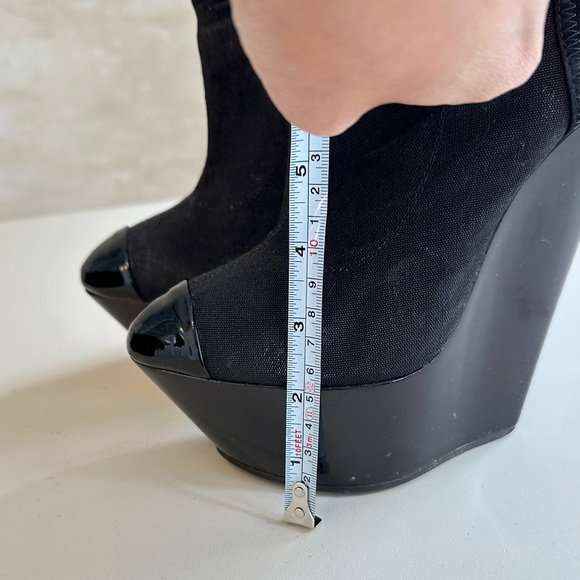 Giuseppe Zanotti Black Suede Platform - Picture 5 of 11